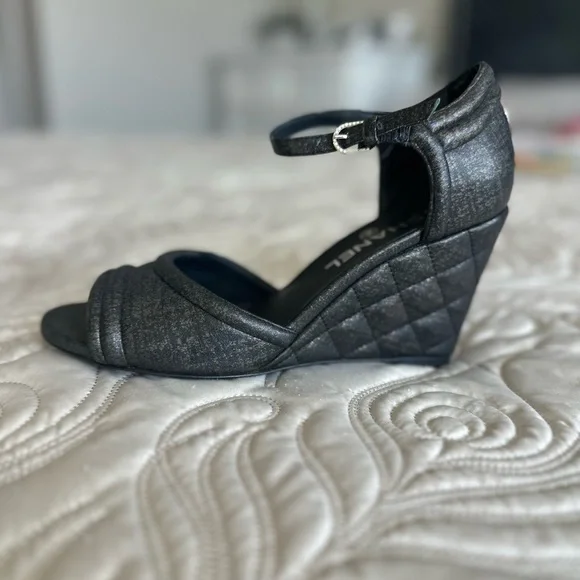 CHANEL Black w/ Dark Bronze wedge sandals EU39.5 - Picture 5 of 9